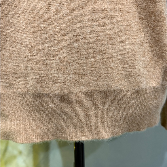 HP🌈 100% Cashmere*Magashoni * Tan V-Neck Women's Sweater * Size Medium - Picture 5 of 11